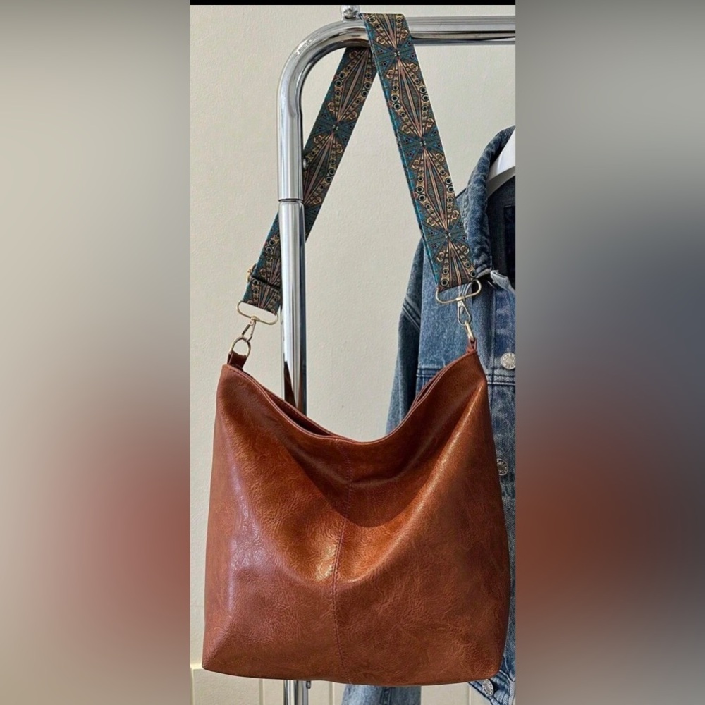 Womens Faux leather crossbody bag - Picture 2 of 3